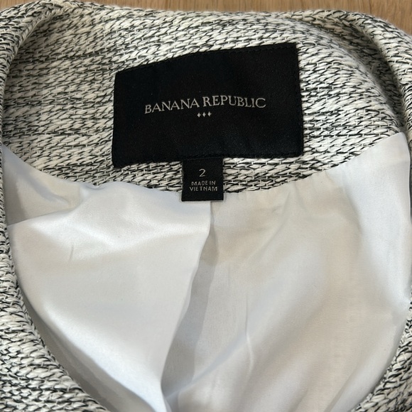 Banana Republic Women’s Blazer. Size 2. - Picture 2 of 5